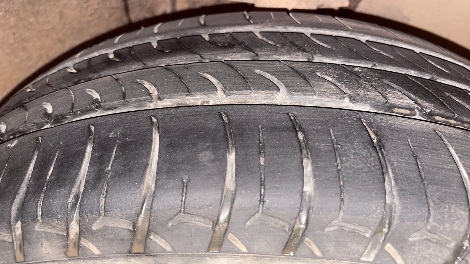Used 2014 Volkswagen Polo Comfortline 1.2L (P) Petrol Manual tyres RIGHT FRONT TYRE TREAD VIEW