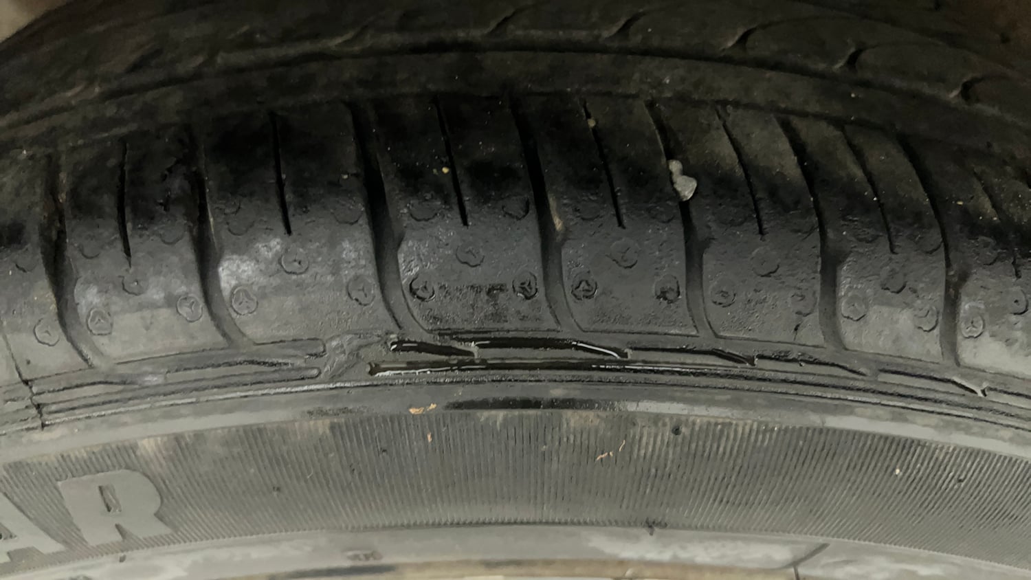 Used 2024 Hyundai Grand i10 Nios Sportz 1.2 Hy-CNG Duo Cng Manual tyres RIGHT REAR TYRE TREAD VIEW
