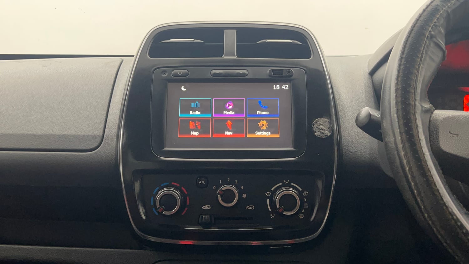 Used 2017 Renault Kwid 1.0 RXT AMT Opt Petrol Automatic top_features Integrated (in-dash) music system