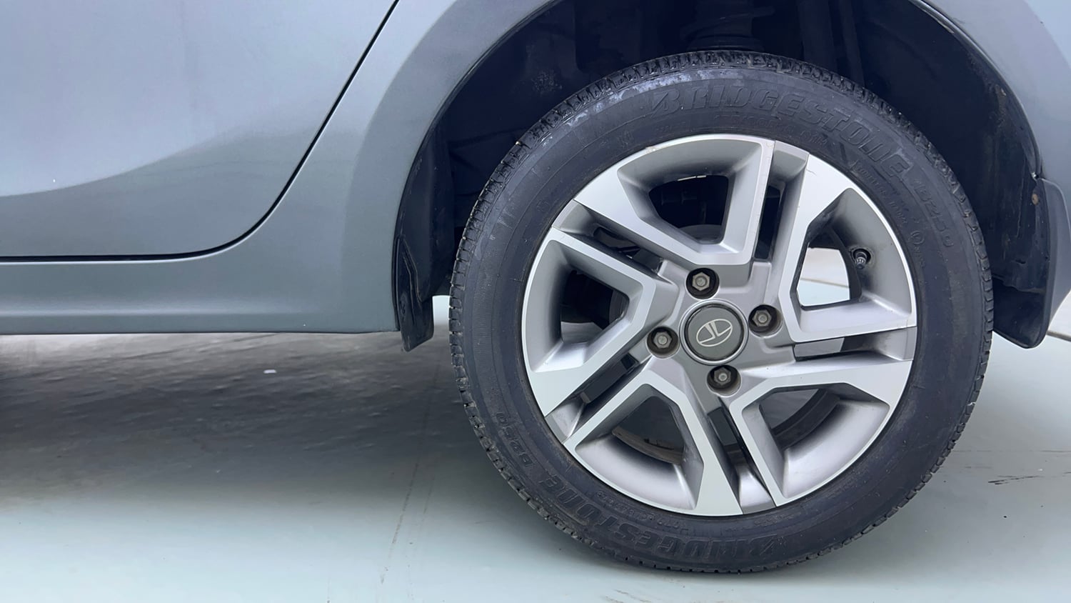 Used 2023 Tata Tigor XZ Plus Petrol Manual tyres LEFT REAR TYRE RIM VIEW