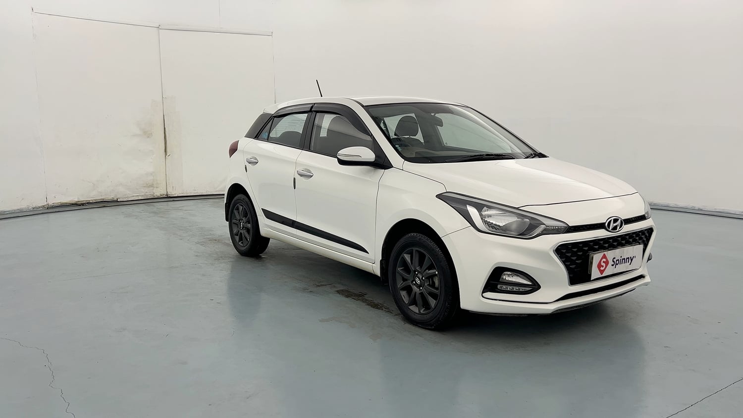 Used 2020 Hyundai Elite i20 Sportz Plus 1.2 Petrol Manual exterior RIGHT FRONT CORNER VIEW