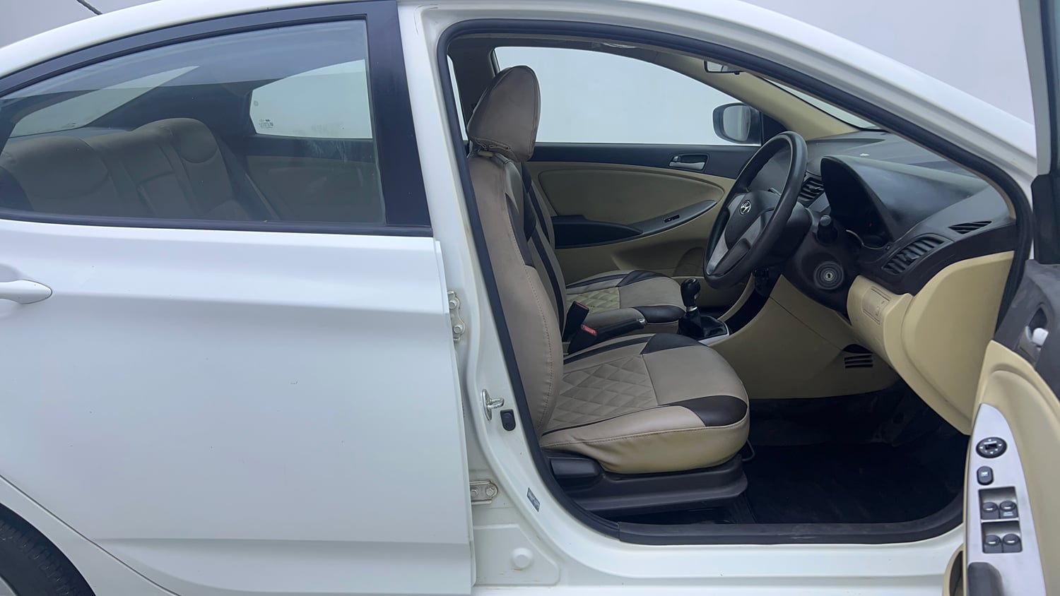 Used 2015 Hyundai Verna 1.4 VTVT Petrol Manual interior RIGHT SIDE FRONT DOOR CABIN VIEW