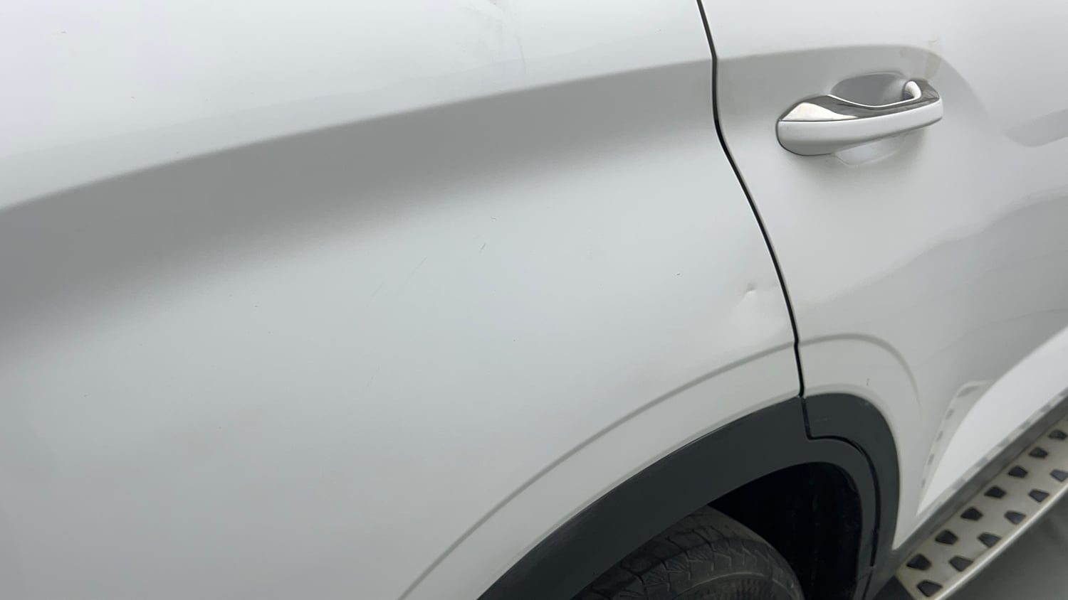 Used 2023 Hyundai Alcazar Signature (O) 7 STR 1.5 Petrol DCT Petrol Automatic dents MINOR SCRATCH