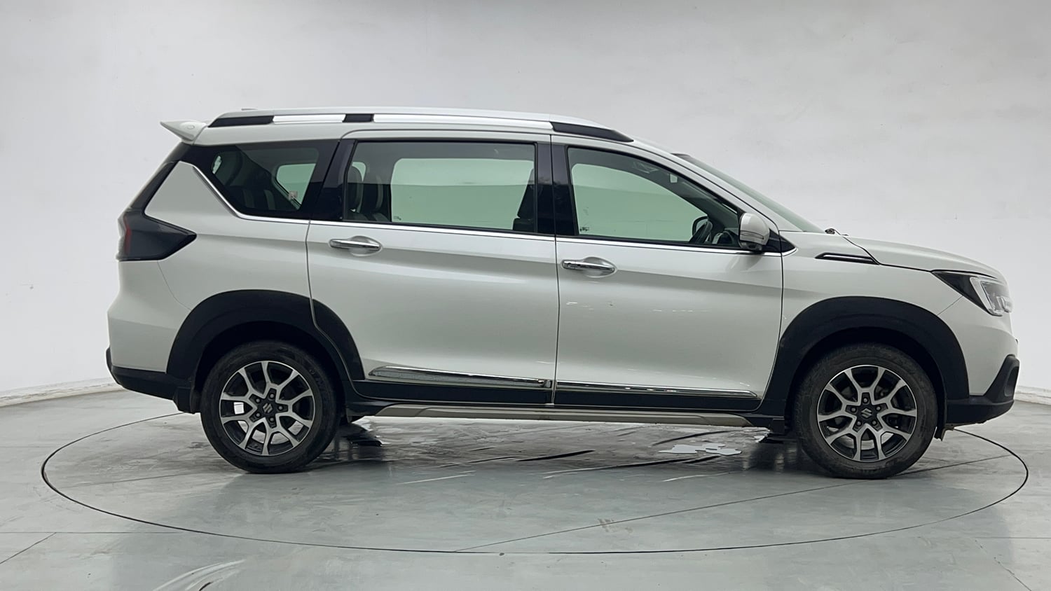 Used 2023 Maruti Suzuki XL6 Alpha Plus MT Petrol Petrol Manual exterior RIGHT SIDE VIEW