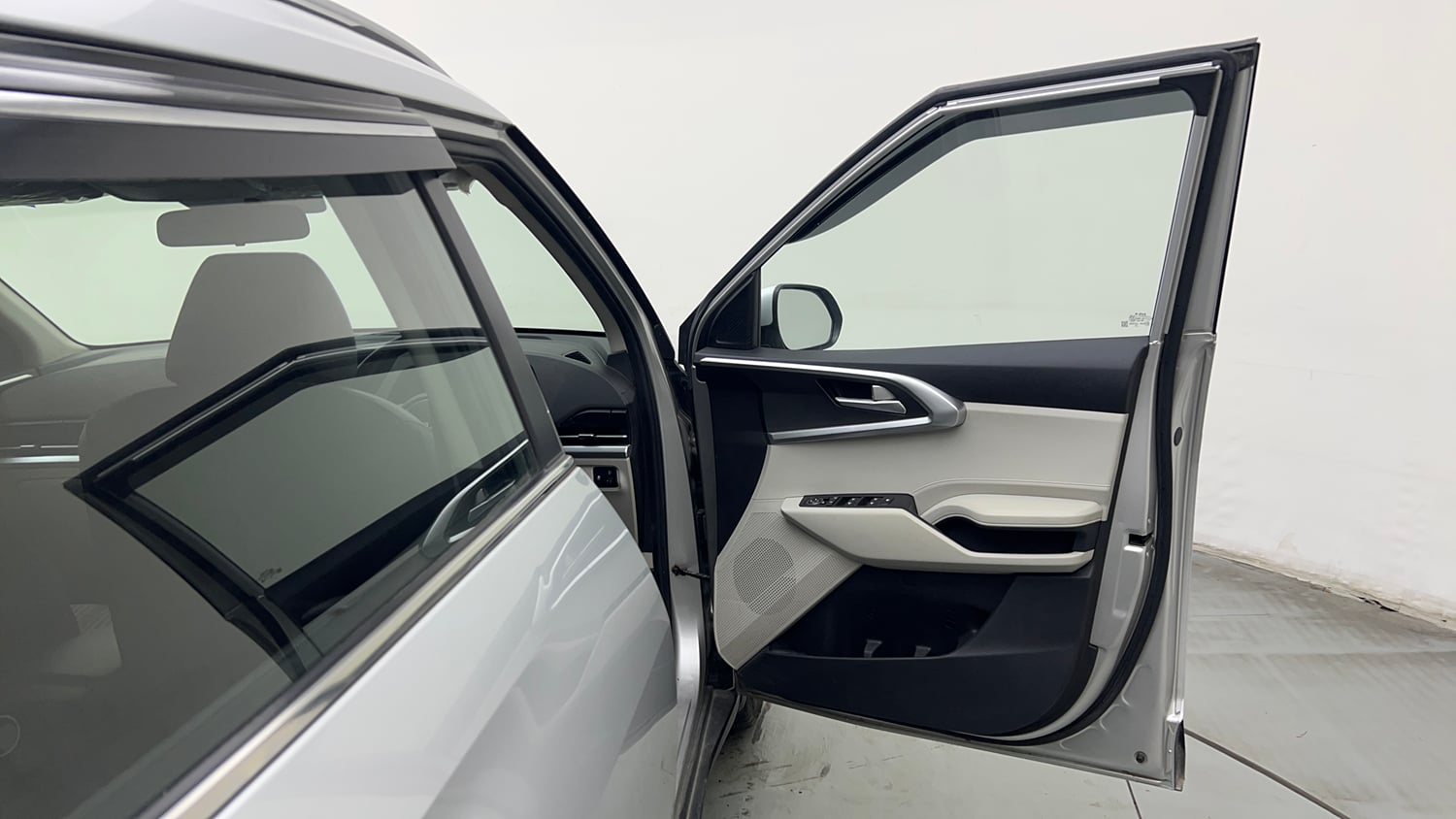 Used 2022 Kia Carens Prestige Plus 1.4 Petrol MT 7 STR Petrol Manual interior RIGHT FRONT DOOR OPEN VIEW