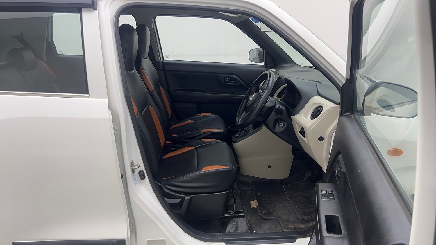 Used 2019 Maruti Suzuki Wagon R 1.0 LXi 1.0 Petrol Manual interior RIGHT SIDE FRONT DOOR CABIN VIEW