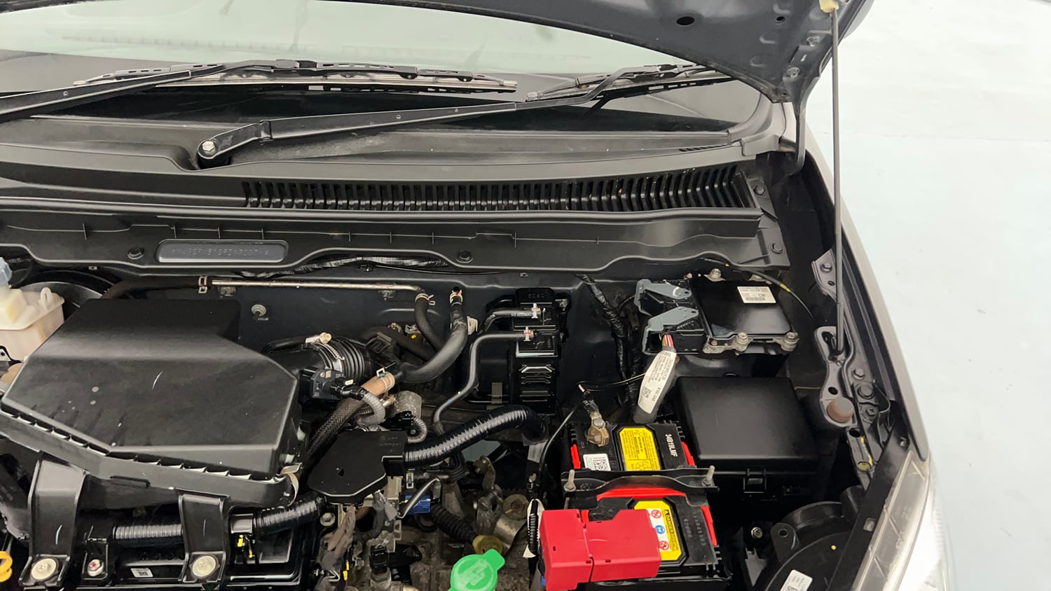 Used 2023 Maruti Suzuki Alto K10 VXi Petrol Manual engine ENGINE LEFT SIDE HINGE & APRON VIEW