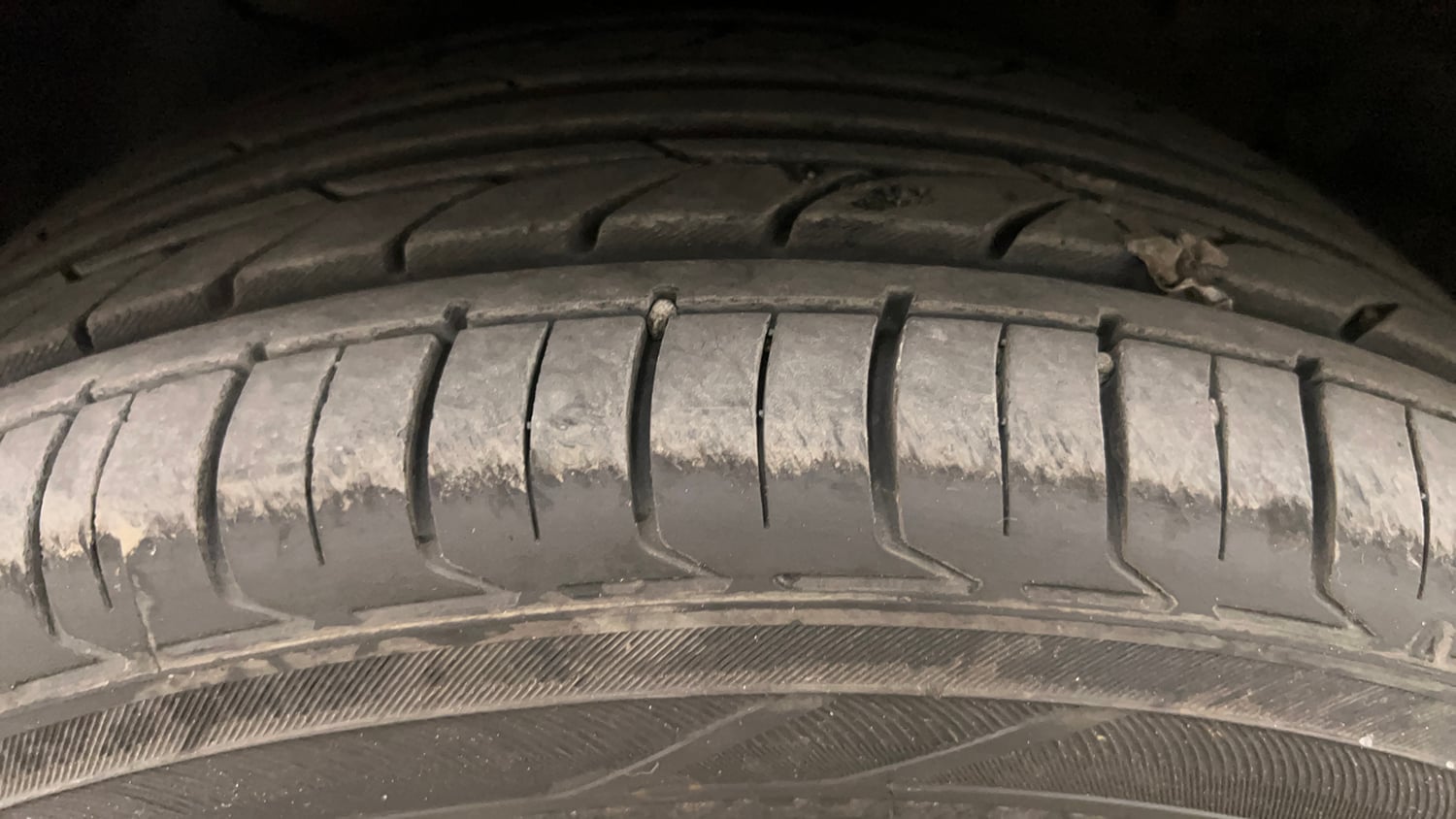Used 2023 Hyundai Verna SX (O) 1.5 Turbo Petrol DCT Petrol Automatic tyres LEFT FRONT TYRE TREAD VIEW