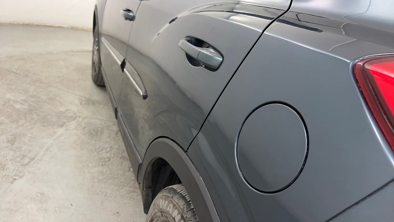 Used 2023 Mahindra XUV 300 W8 (O) 1.2 Petrol AMT Petrol Automatic dents MINOR SCRATCH