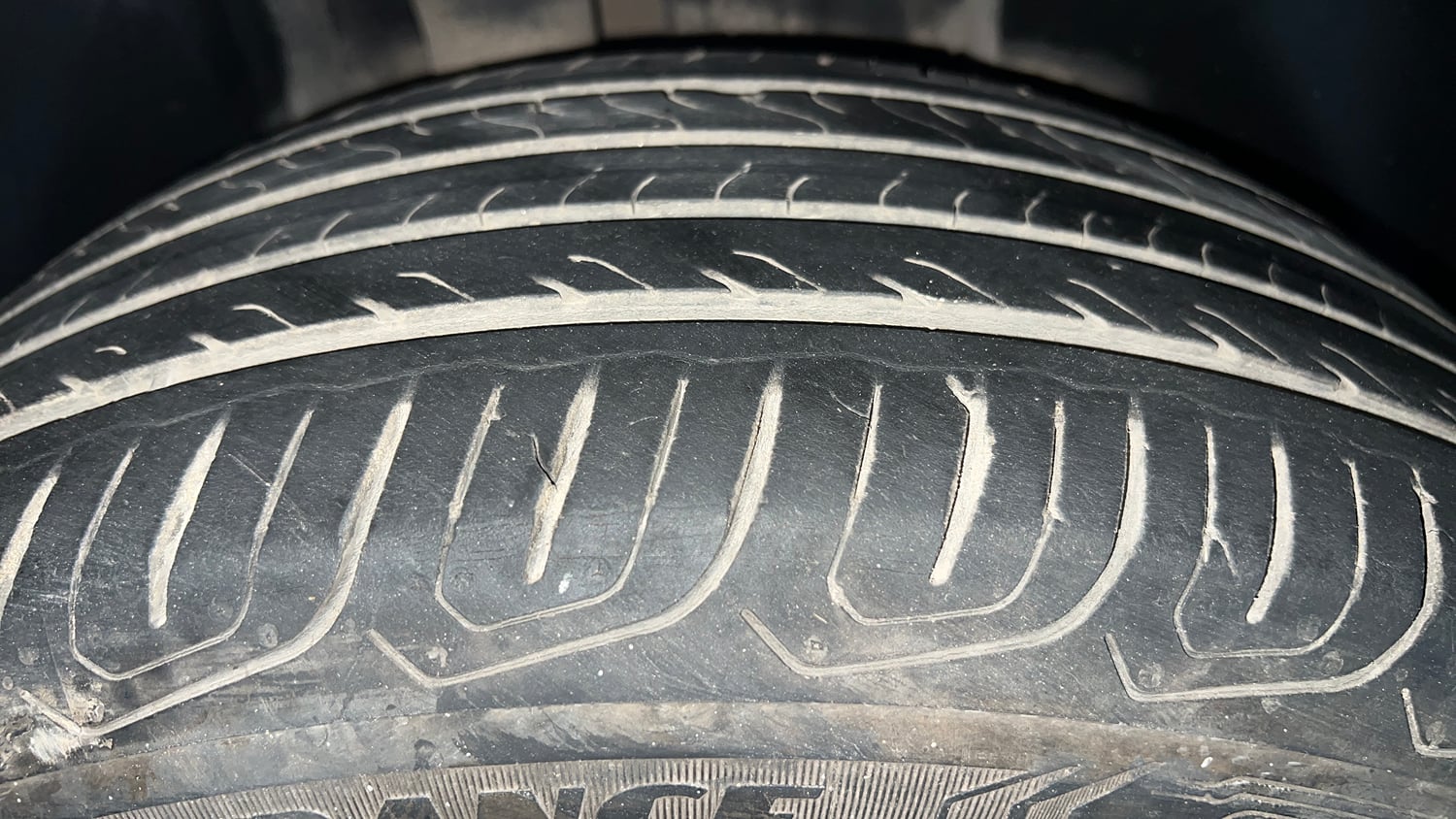 Used 2022 Volkswagen Taigun Highline 1.0 TSI AT Petrol Automatic tyres RIGHT REAR TYRE TREAD VIEW