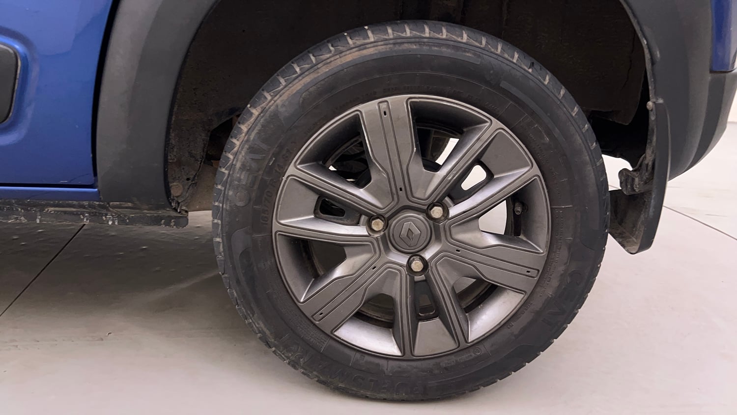 Used 2020 Renault Kwid CLIMBER 1.0 AMT Opt Petrol Automatic tyres LEFT REAR TYRE RIM VIEW