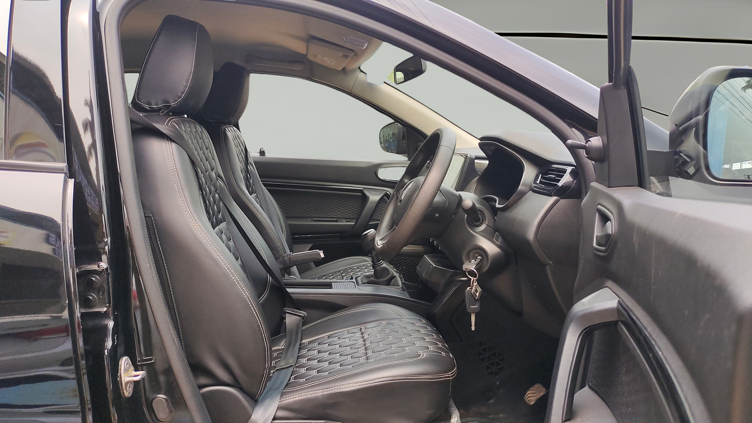 Used 2024 Renault Kiger RXE Petrol Manual interior RIGHT SIDE FRONT DOOR CABIN VIEW