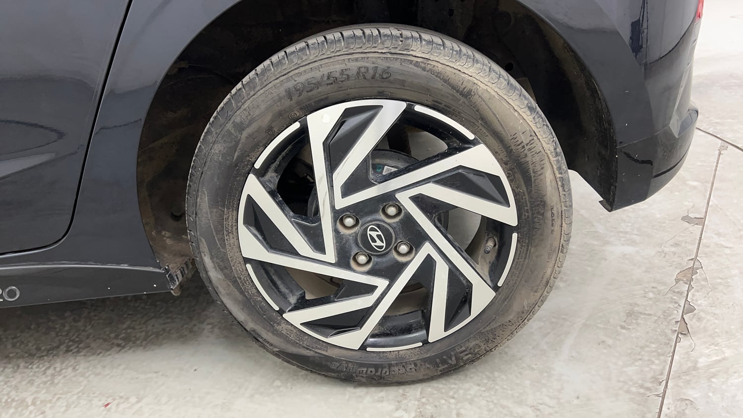Used 2024 Hyundai New i20 Asta (O) 1.2 IVT Petrol Automatic tyres LEFT REAR TYRE RIM VIEW
