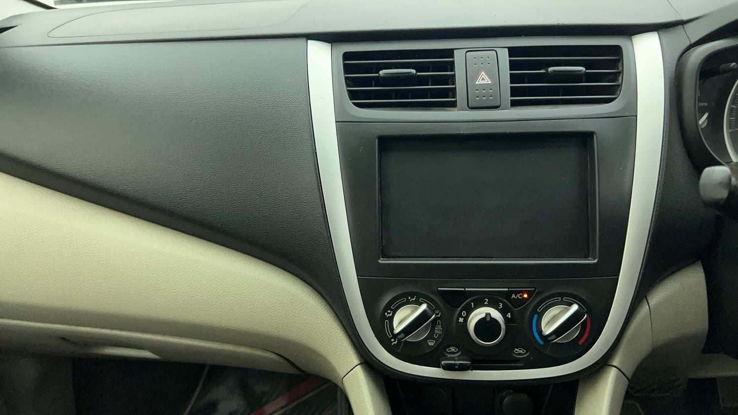 Used 2017 Maruti Suzuki Celerio VXi AMT Petrol Automatic interior MUSIC SYSTEM & AC CONTROL VIEW