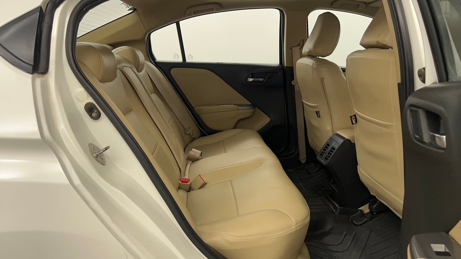 Used 2015 Honda City VX CVT Petrol Automatic interior RIGHT SIDE REAR DOOR CABIN VIEW