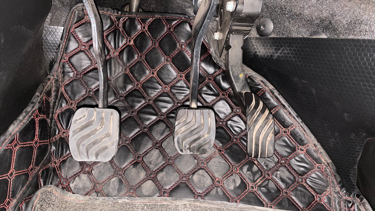 Used 2021 Renault Kiger RXT 1.0 Turbo MT Petrol Manual interior PEDALS VIEW