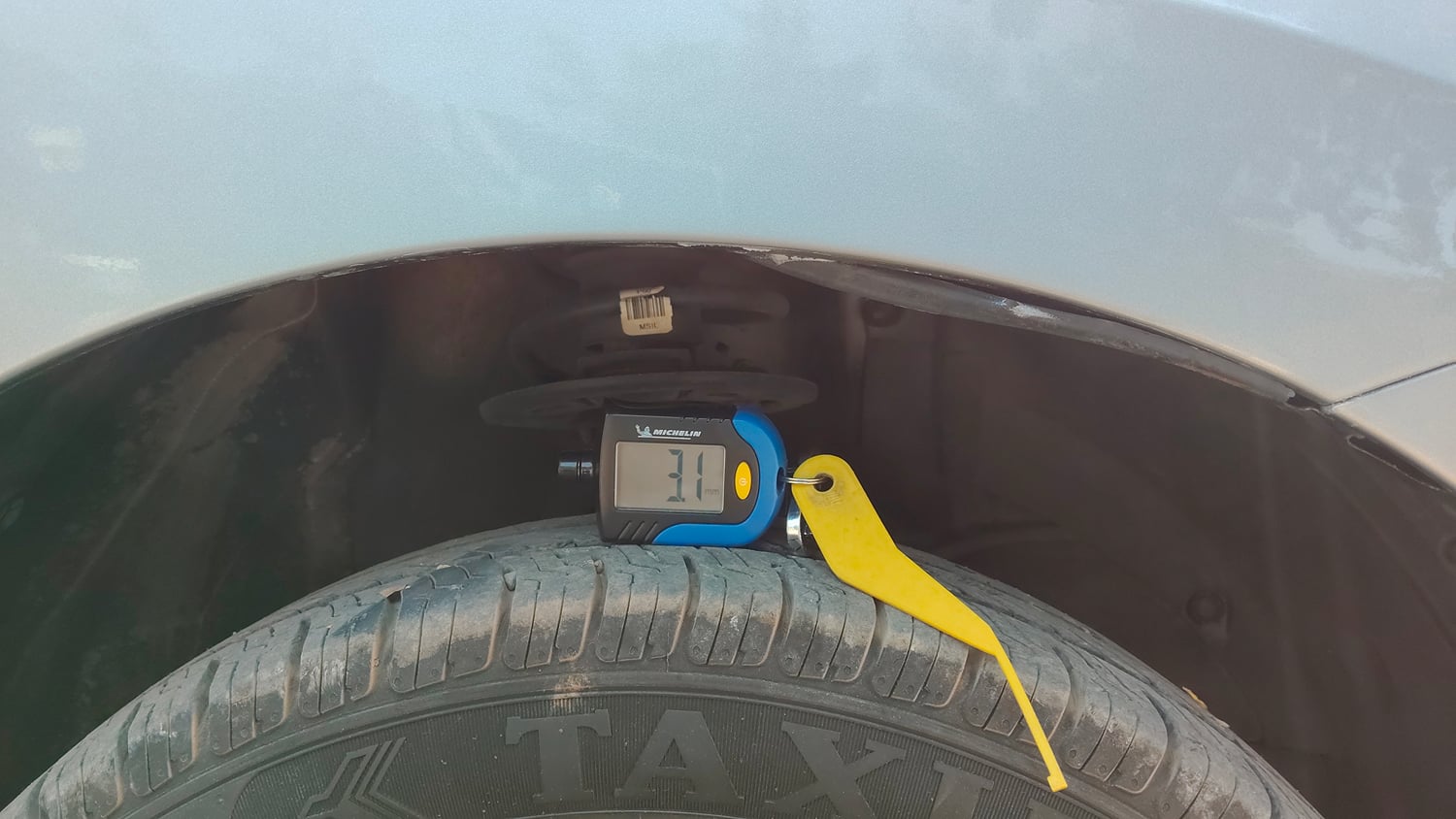 Used 2017 Maruti Suzuki Baleno Delta 1.2 Petrol Manual tyres RIGHT FRONT TYRE TREAD VIEW