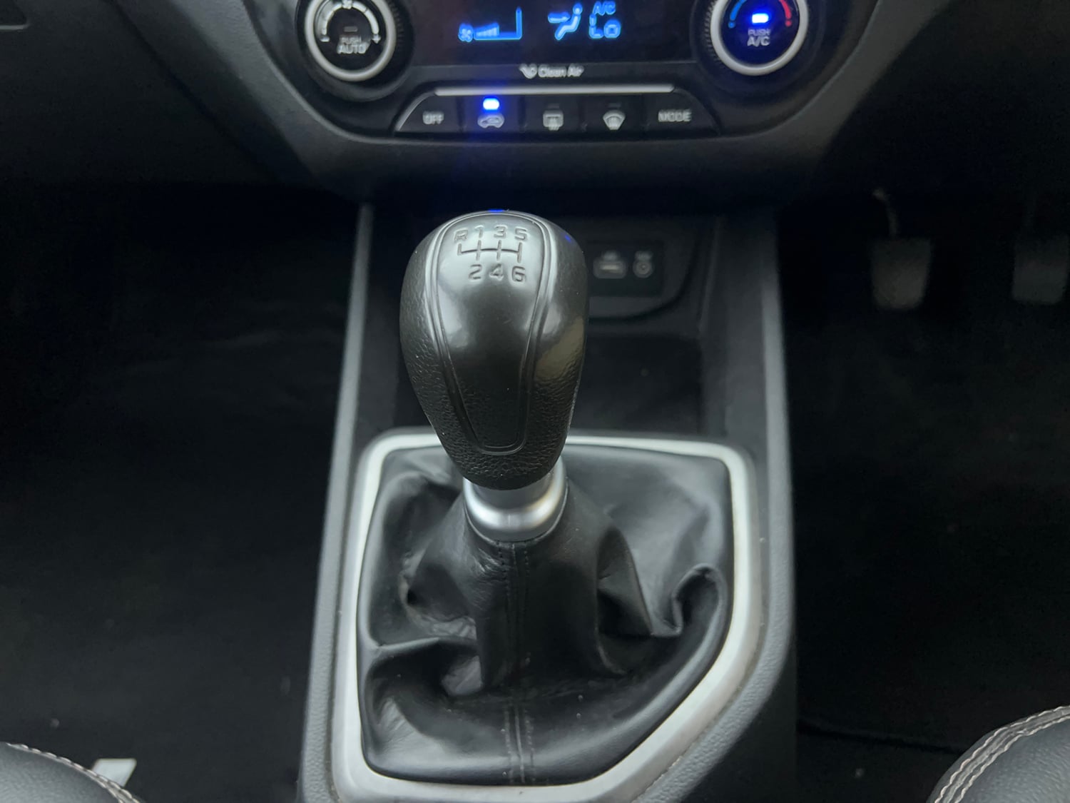 Used 2017 Hyundai Creta SX Plus 1.6 CRDI Diesel Manual interior GEAR  KNOB VIEW