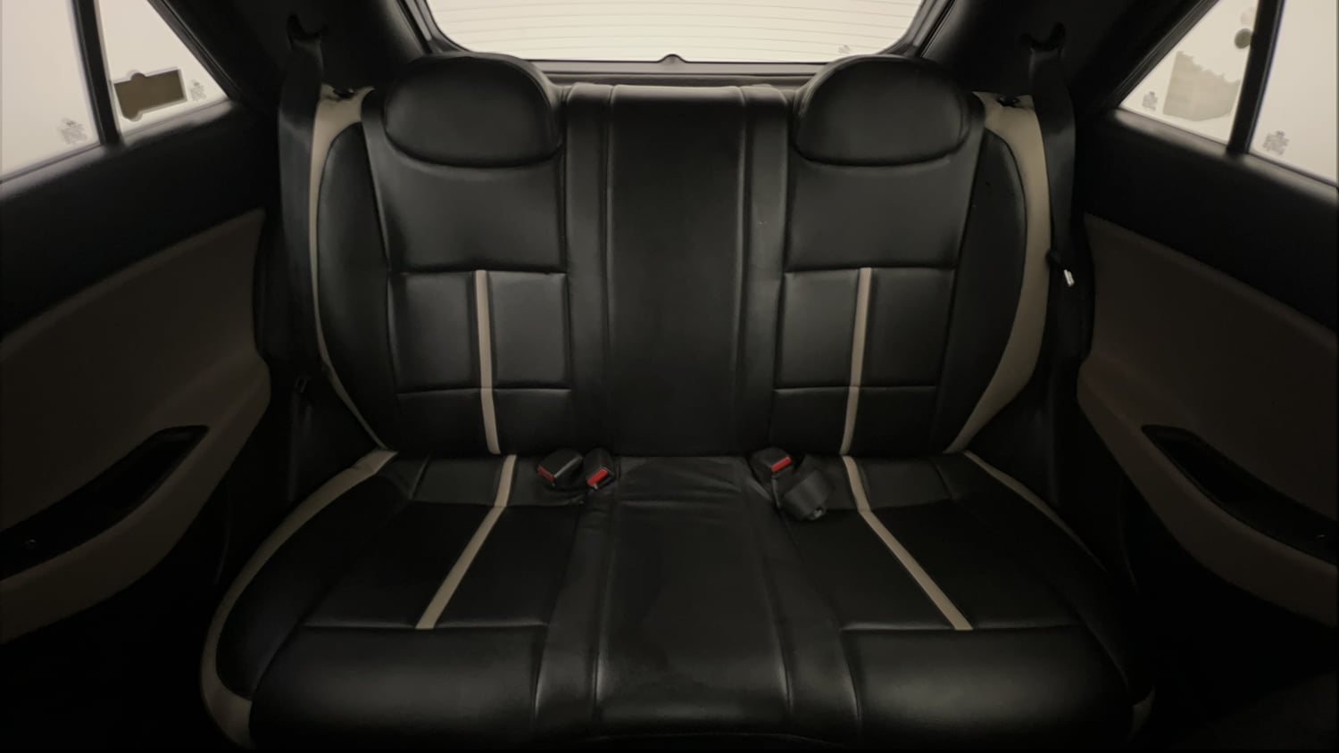 Used 2017 Hyundai Elite i20 Sportz 1.2 Petrol Manual interior REAR SEAT CONDITION VIEW