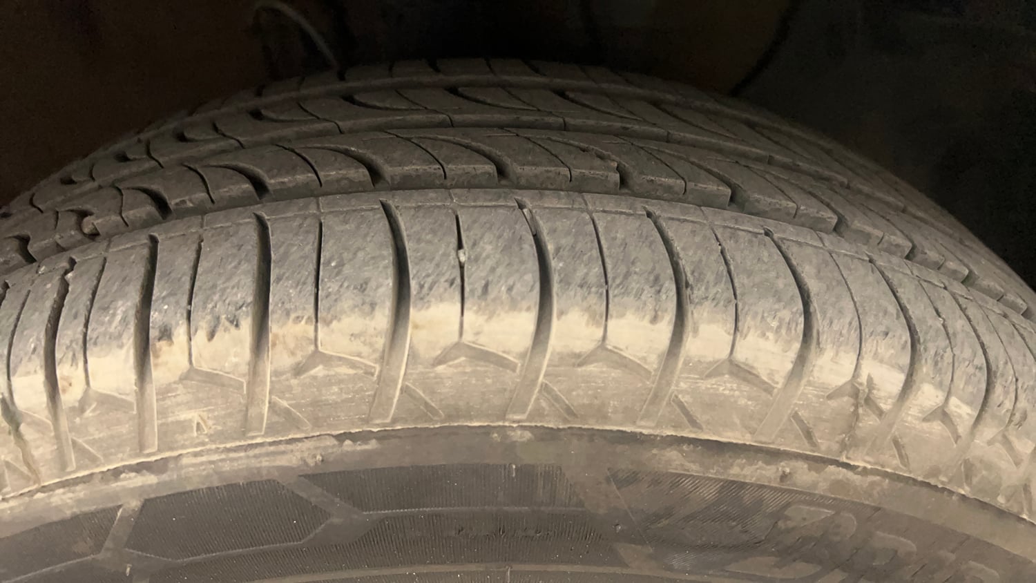 Used 2017 Hyundai Elite i20 Sportz 1.2 Petrol Manual tyres RIGHT FRONT TYRE TREAD VIEW