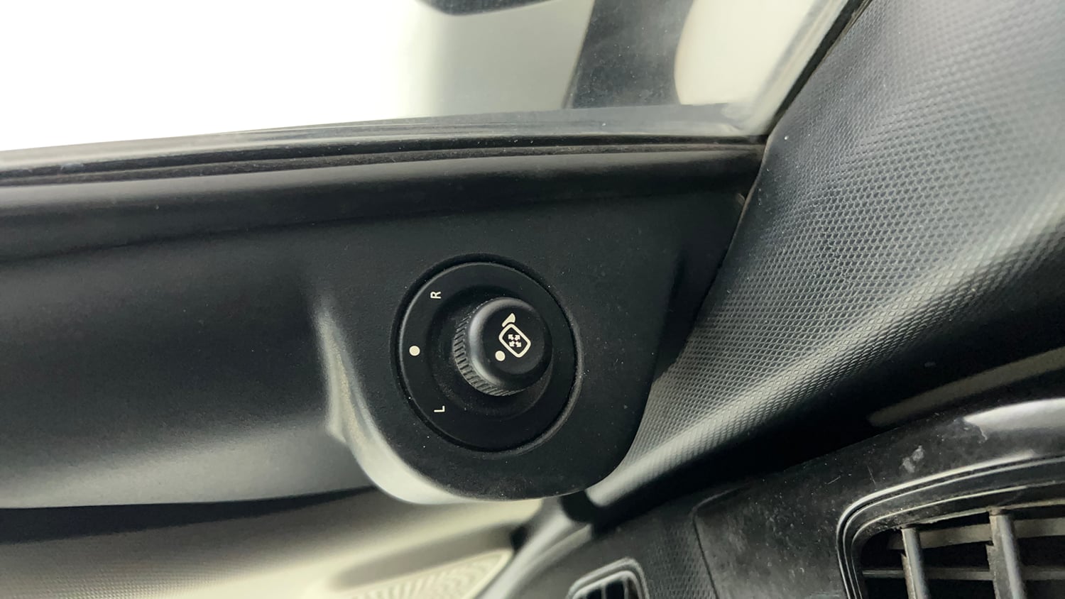 Used 2017 Tata Tiago Revotron XT Petrol Manual top_features Adjustable ORVM