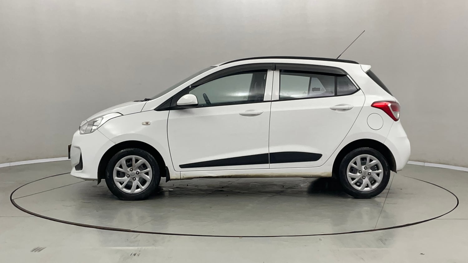 Used 2019 Hyundai Grand i10 Magna 1.2 Kappa VTVT Petrol Manual exterior LEFT SIDE VIEW