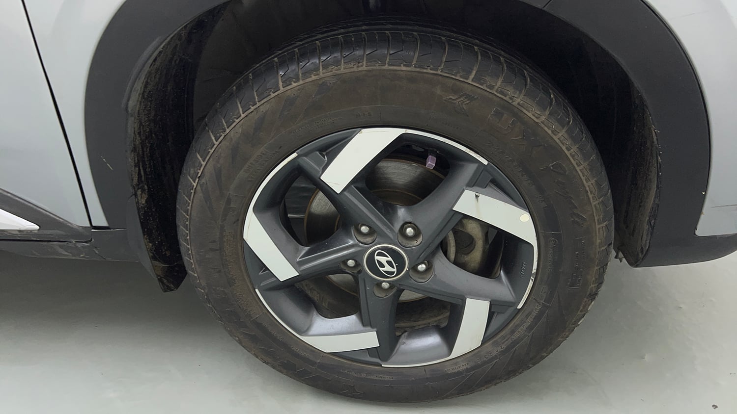 Used 2019 hyundai Venue SX 1.0 (O) Turbo Petrol Petrol Manual tyres RIGHT FRONT TYRE RIM VIEW