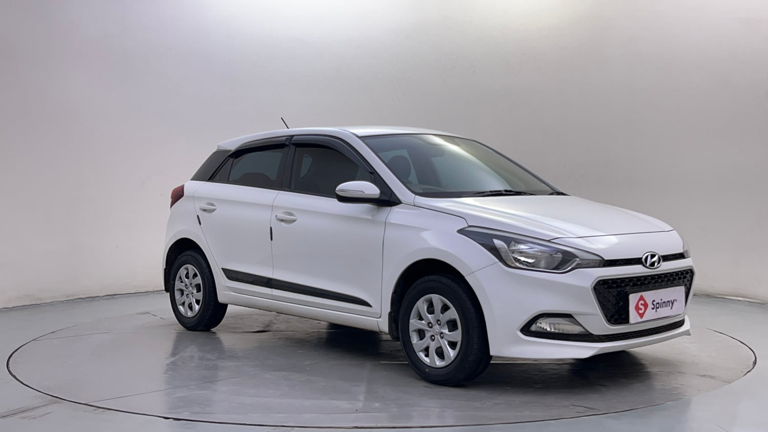 Used 2016 Hyundai Elite i20 Sportz 1.2 Petrol Manual exterior RIGHT FRONT CORNER VIEW