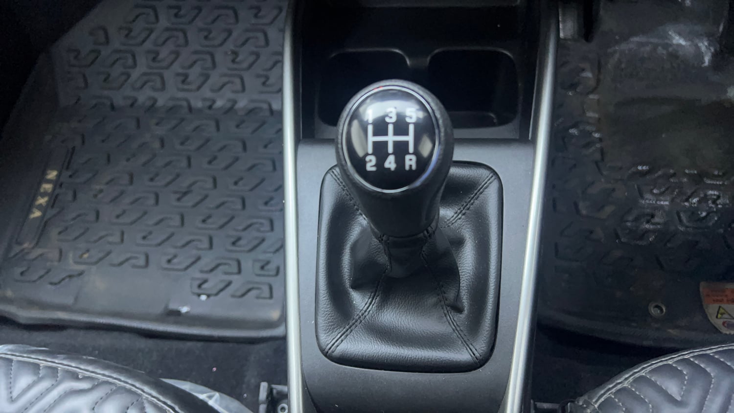 Used 2023 Maruti Suzuki Baleno Zeta MT Petrol Manual interior GEAR  KNOB VIEW