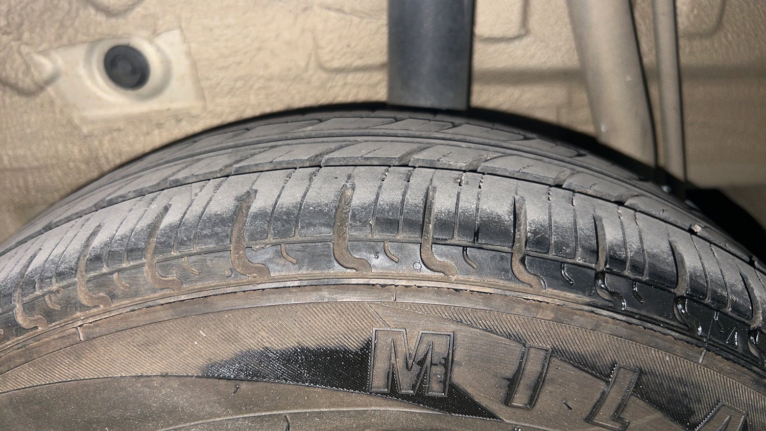 Used 2014 Maruti Suzuki Celerio VXi Petrol Manual tyres LEFT REAR TYRE TREAD VIEW