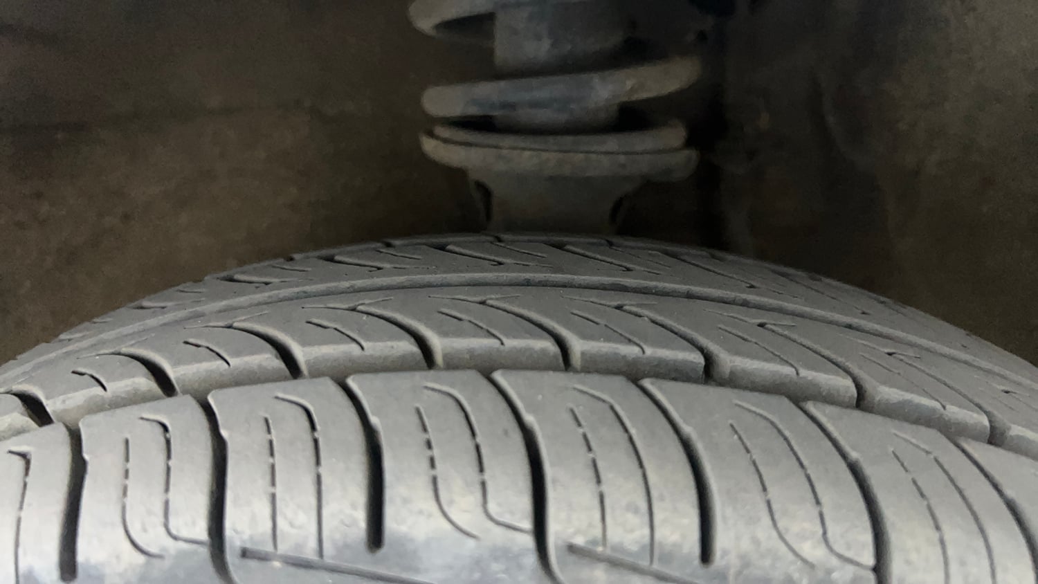 Used 2018 Maruti Suzuki Alto 800 LXi Petrol Manual tyres LEFT FRONT TYRE TREAD VIEW