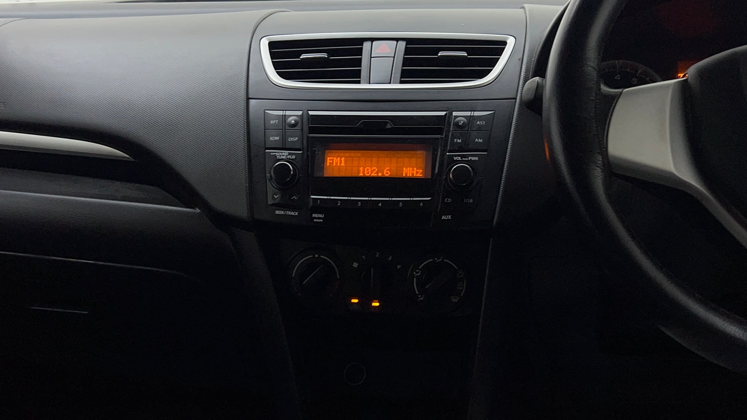 Used 2016 Maruti Suzuki Swift VXI (O) Petrol Manual interior MUSIC SYSTEM & AC CONTROL VIEW