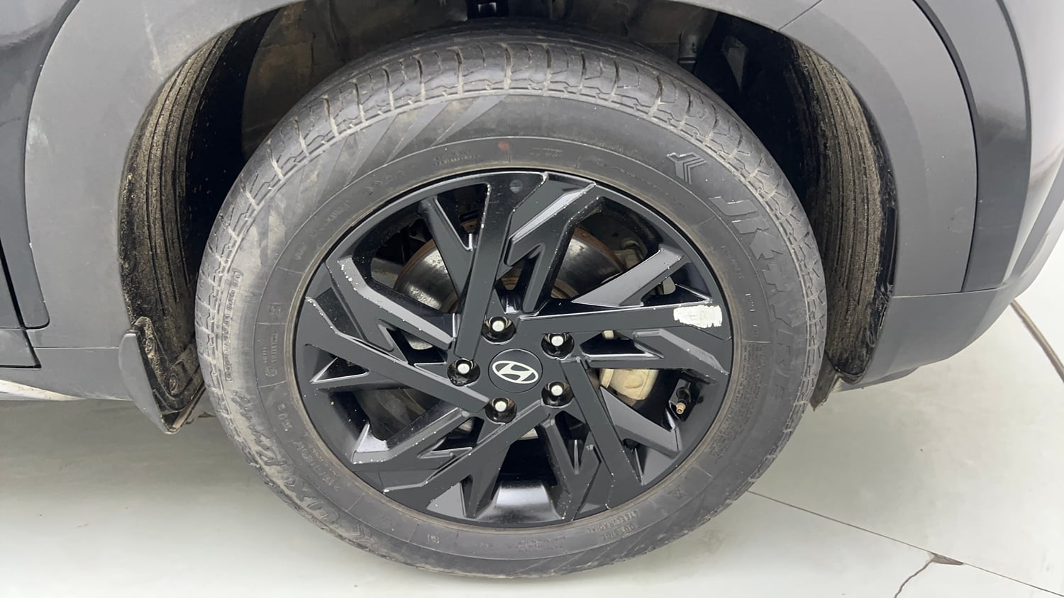 Used 2025 Hyundai Creta 1.5 CRDi Diesel MT DSL S(O) Diesel Manual tyres RIGHT FRONT TYRE RIM VIEW