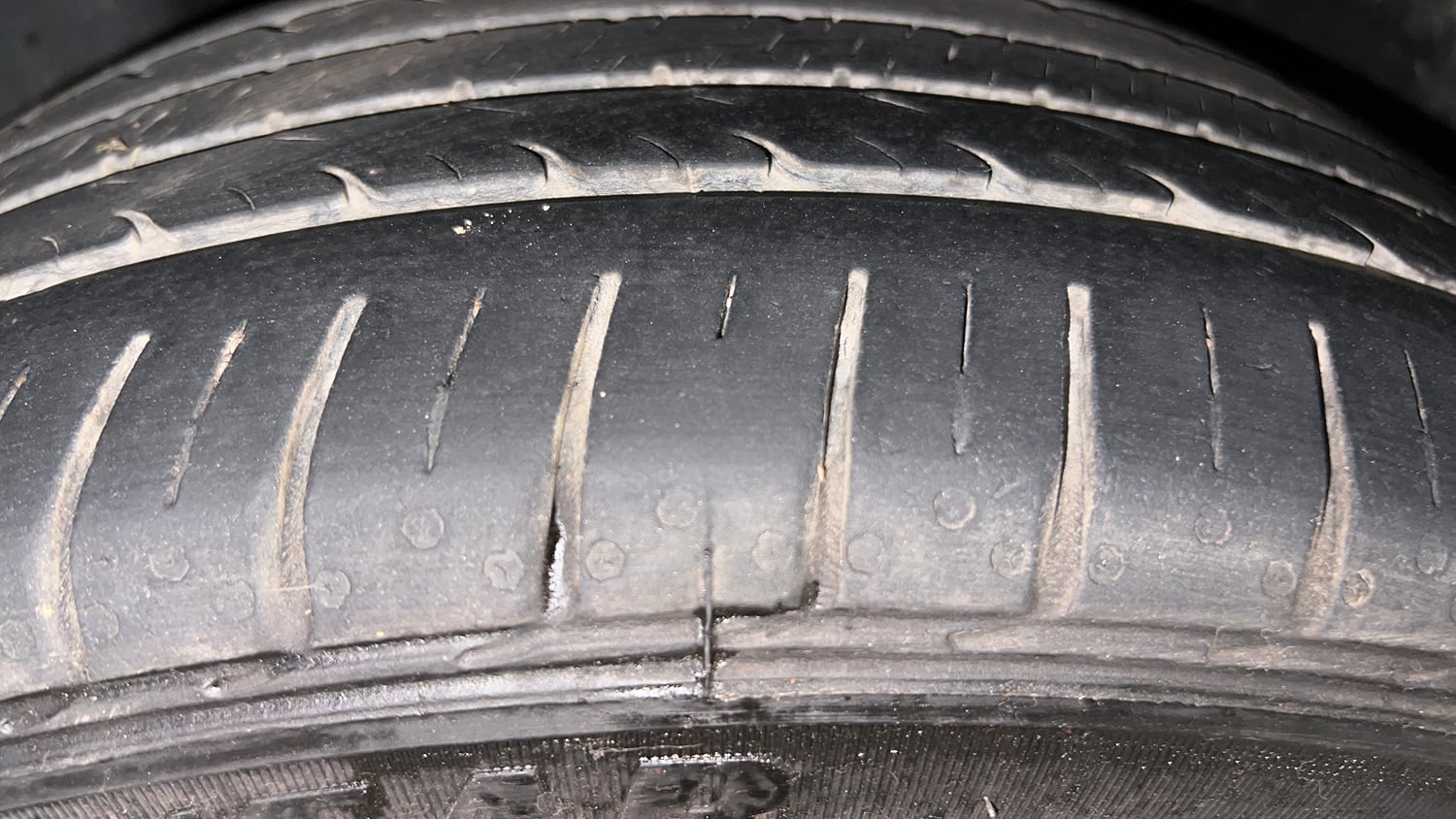 Used 2019 Volkswagen Ameo Highline Plus 1.5L (D) Diesel Manual tyres RIGHT REAR TYRE TREAD VIEW