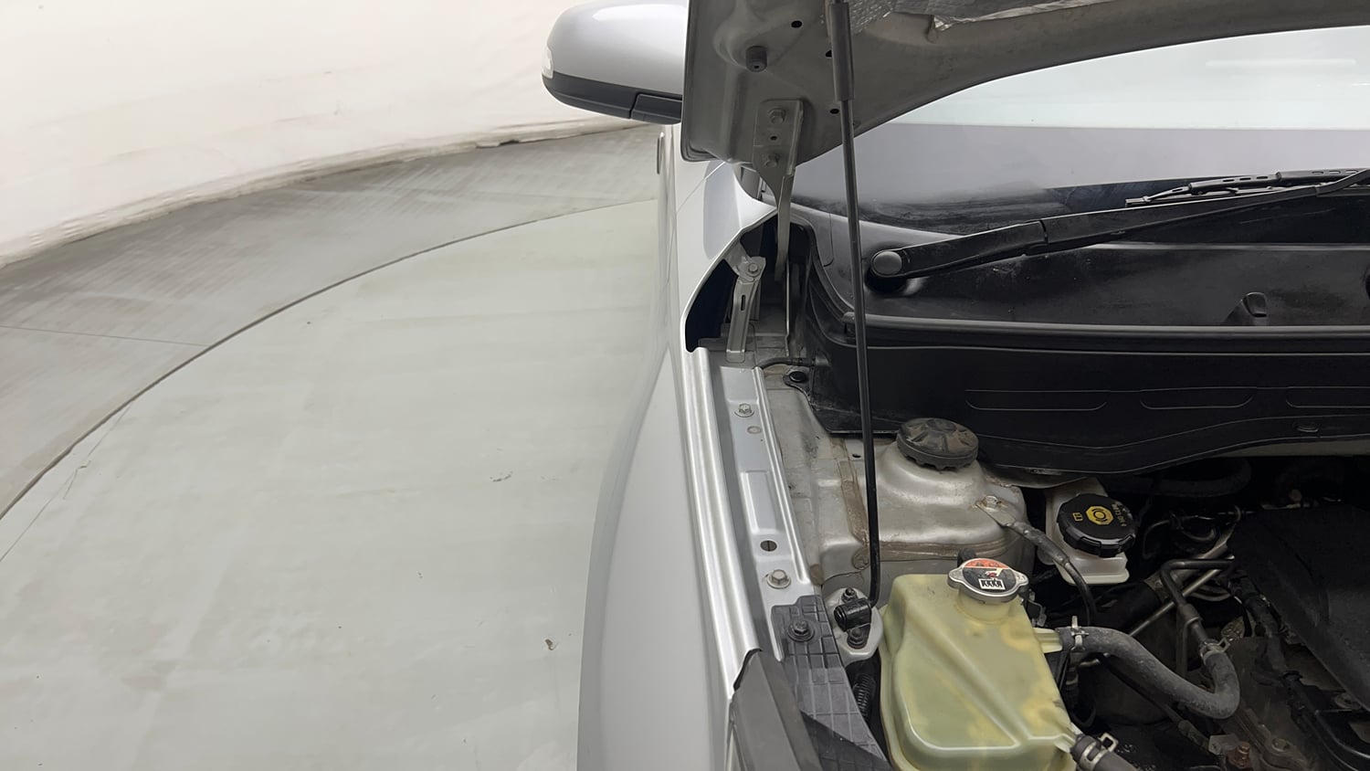 Used 2019 hyundai Venue SX 1.0 (O) Turbo Petrol Petrol Manual engine ENGINE RIGHT SIDE HINGE & APRON VIEW