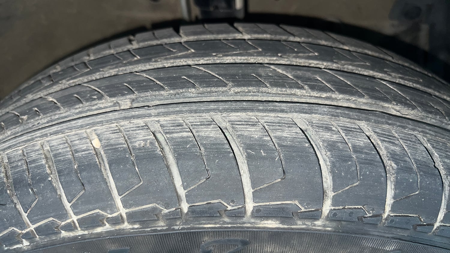 Used 2015 Maruti Suzuki Swift Dzire VXI Petrol Manual tyres RIGHT FRONT TYRE TREAD VIEW