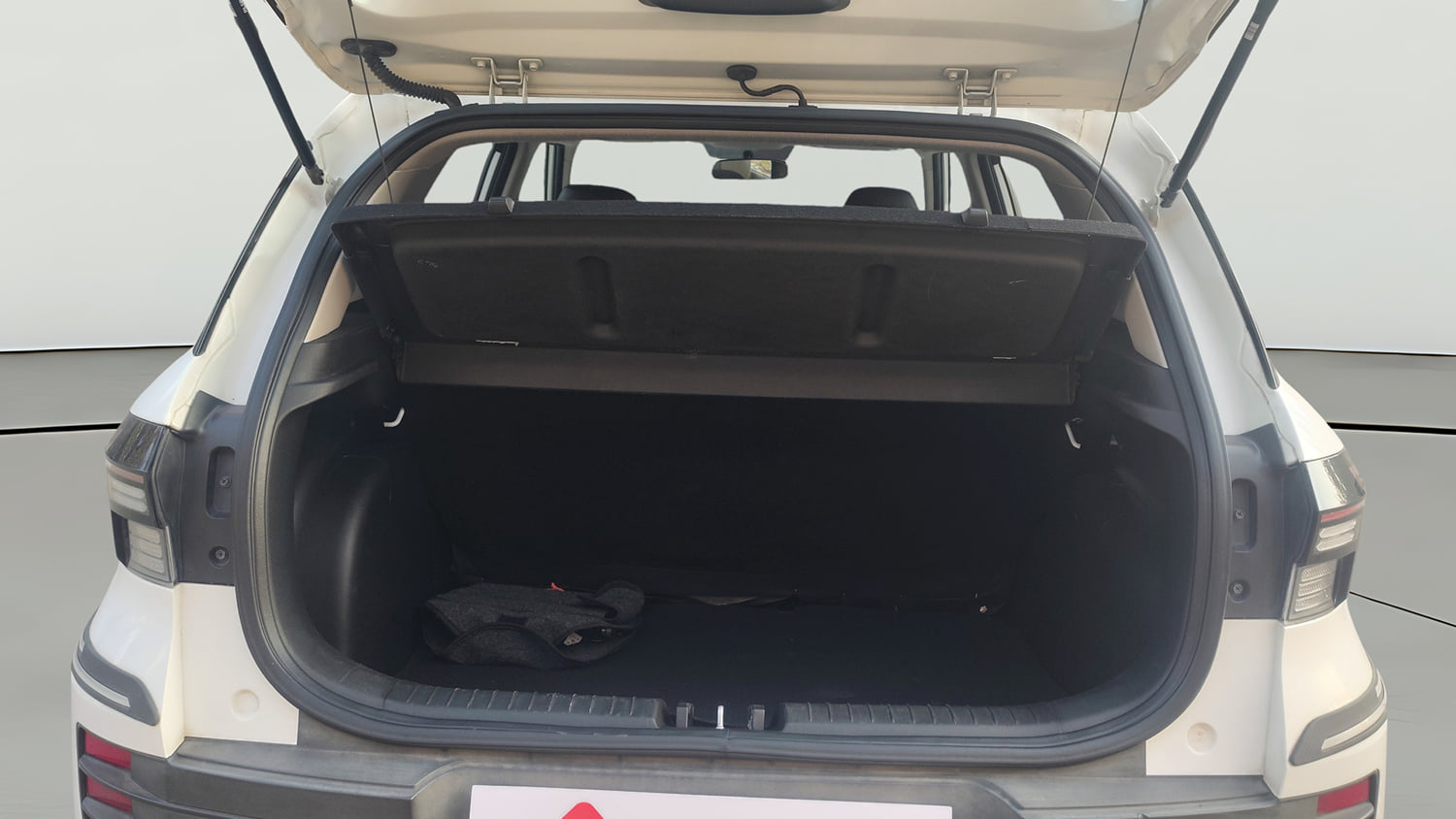 Used 2023 Hyundai Venue S (O) 1.0 Turbo DCT Petrol Automatic interior DICKY INSIDE VIEW
