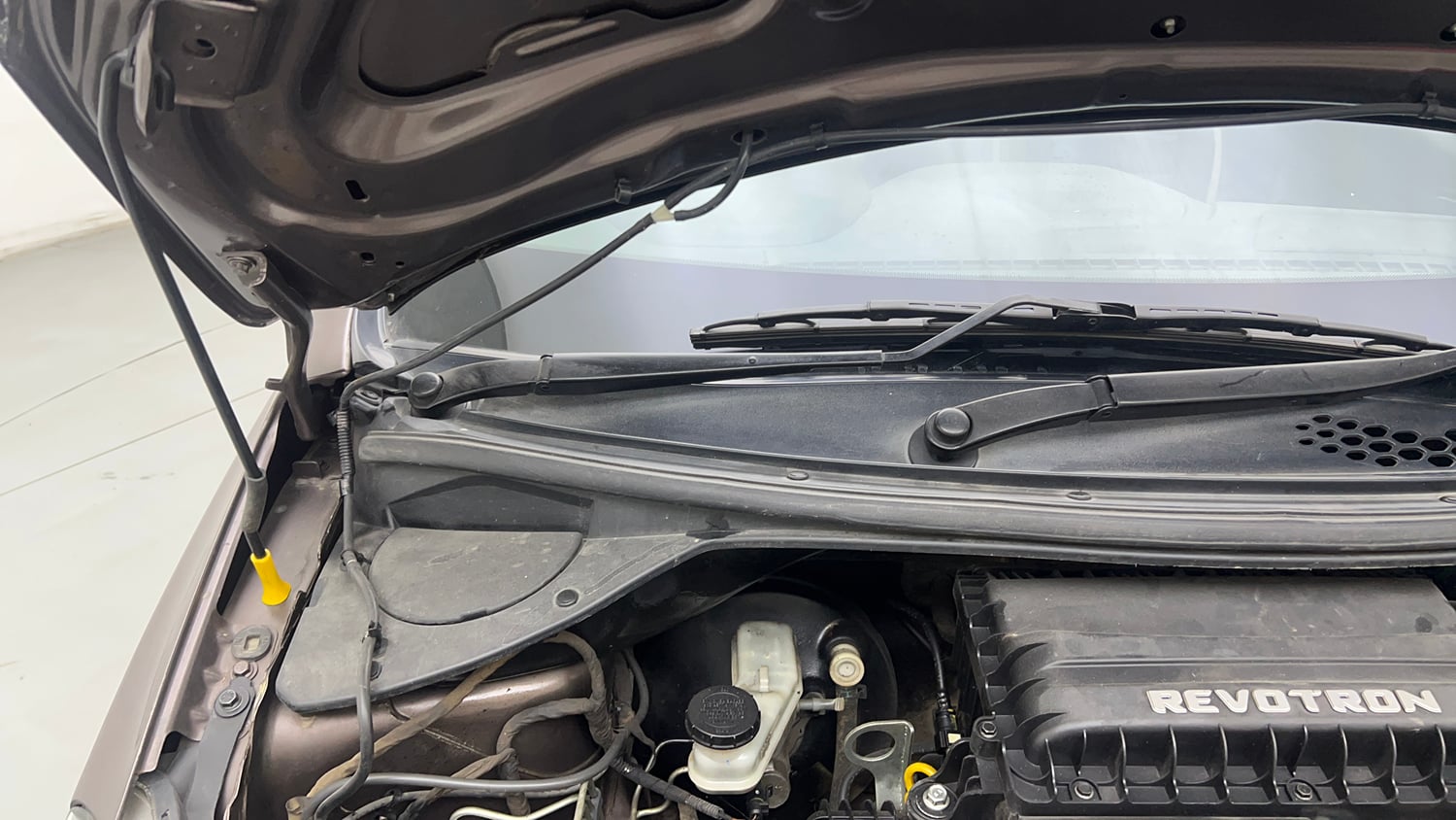 Used 2017 Tata Tiago Revotron XZ Petrol Manual engine ENGINE RIGHT SIDE HINGE & APRON VIEW