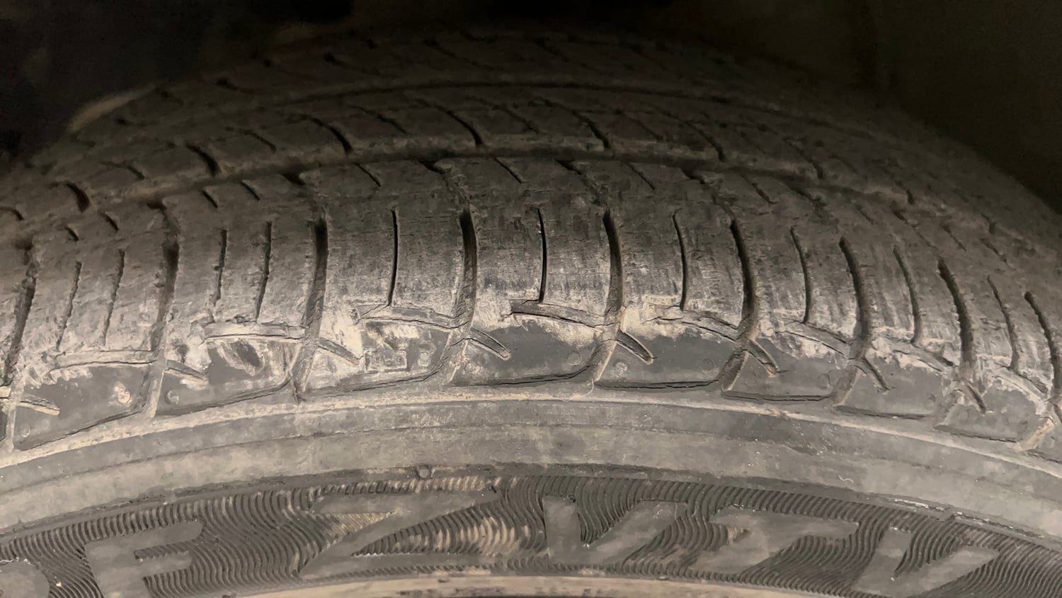 Used 2019 Mahindra KUV100 NXT K6 Plus 6 STR Petrol Manual tyres LEFT FRONT TYRE TREAD VIEW