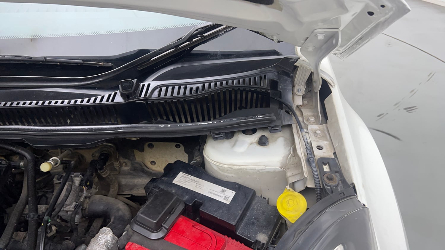 Used 2019 Tata Nexon XM Petrol Manual engine ENGINE LEFT SIDE HINGE & APRON VIEW