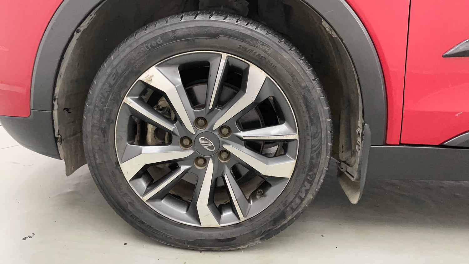 Used 2021 Mahindra XUV 300 W8 (O) 1.2 Petrol AMT Petrol Automatic tyres LEFT FRONT TYRE RIM VIEW