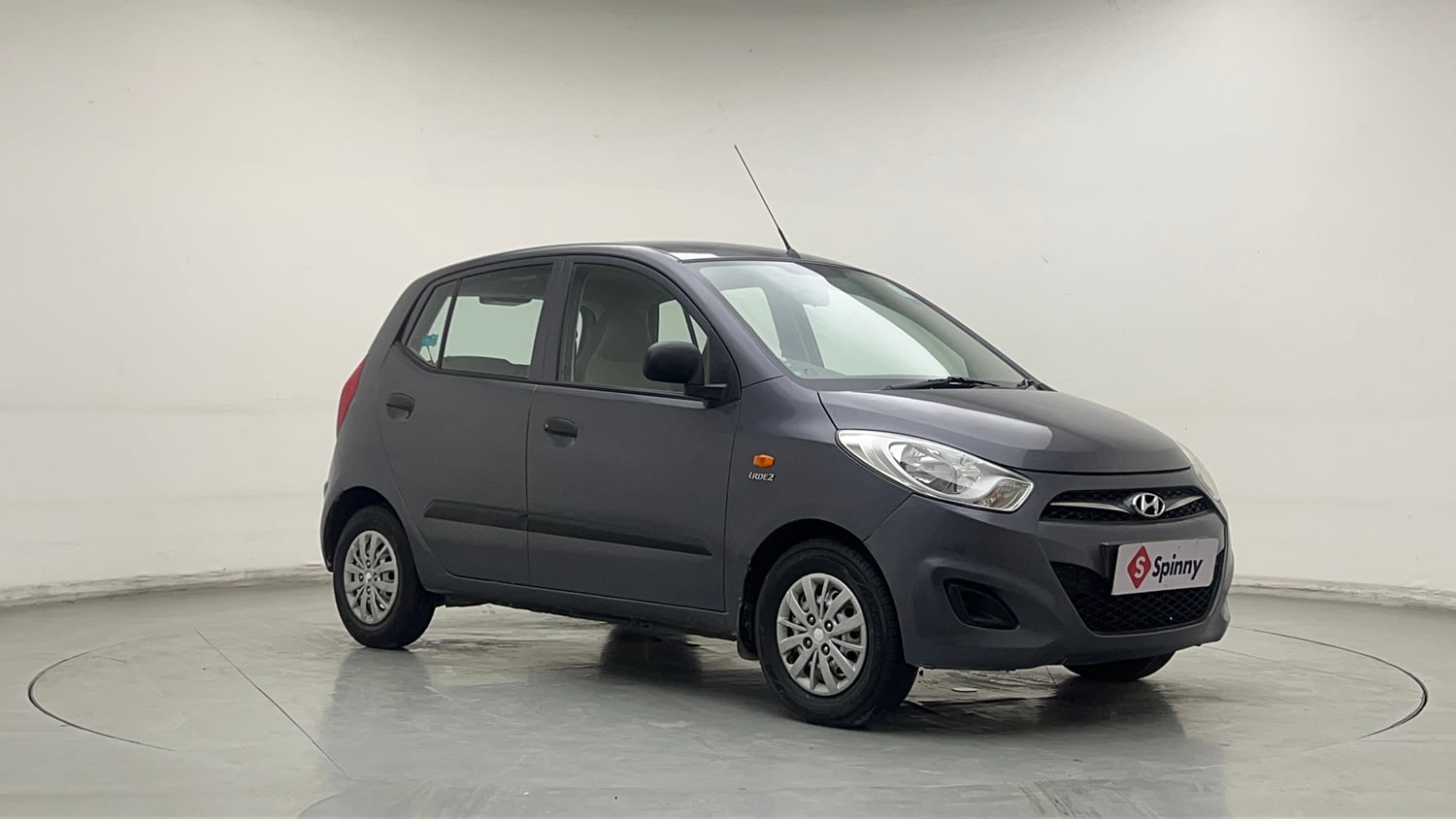 Used 2015 Hyundai i10 Magna 1.1 iRDE2 Petrol Manual exterior RIGHT FRONT CORNER VIEW