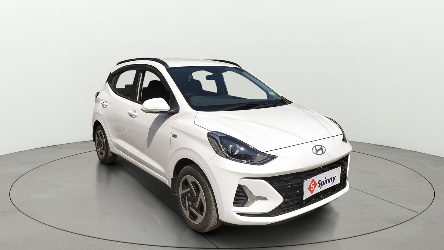 Used 2026 Hyundai Grand i10 Nios Sportz 1.2 Kappa AMT Petrol Automatic exterior RIGHT FRONT CORNER VIEW