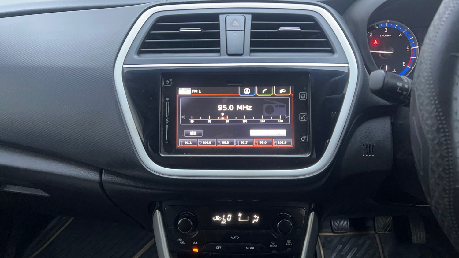Used 2017 Maruti Suzuki S-Cross Zeta 1.3 Diesel Manual interior MUSIC SYSTEM & AC CONTROL VIEW