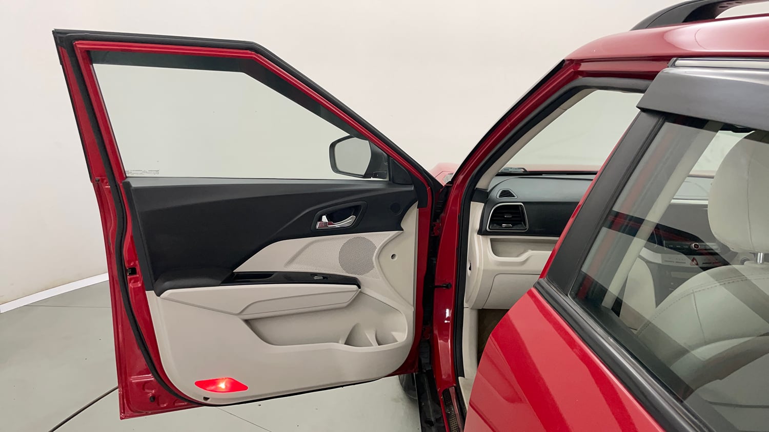 Used 2021 Mahindra XUV 300 W8 (O) 1.2 Petrol AMT Petrol Automatic interior LEFT FRONT DOOR OPEN VIEW