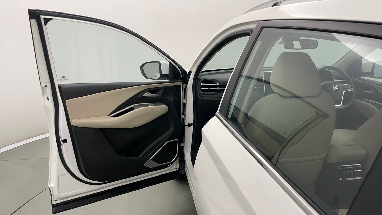 Used 2024 MG Motors Hector Sharp Pro 1.5 Turbo CVT Petrol Automatic interior LEFT FRONT DOOR OPEN VIEW