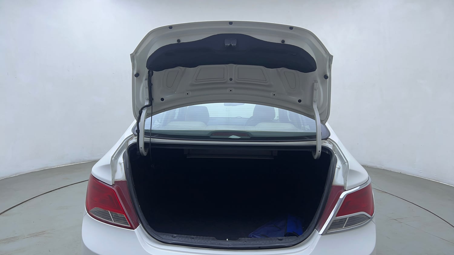 Used 2016 Hyundai Verna 1.6 VTVT SX AT Petrol Automatic interior DICKY DOOR OPEN VIEW