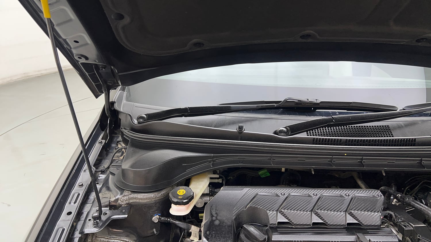 Used 2023 Hyundai Verna SX (O) 1.5 Petrol IVT Petrol Automatic engine ENGINE RIGHT SIDE HINGE & APRON VIEW