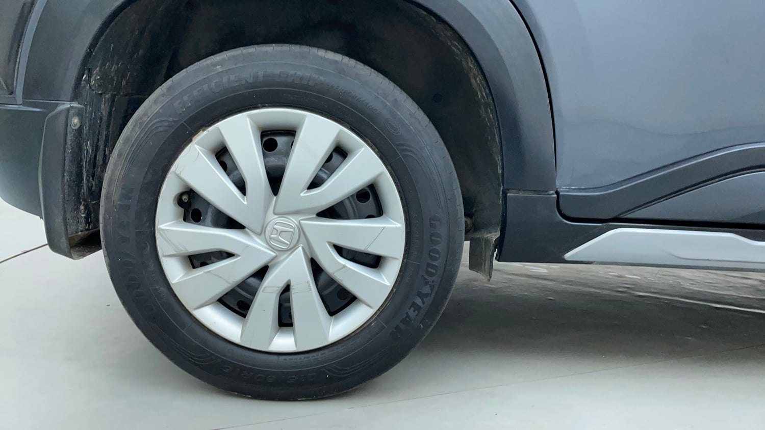 Used 2024 Honda Elevate V MT Petrol Manual tyres RIGHT REAR TYRE RIM VIEW