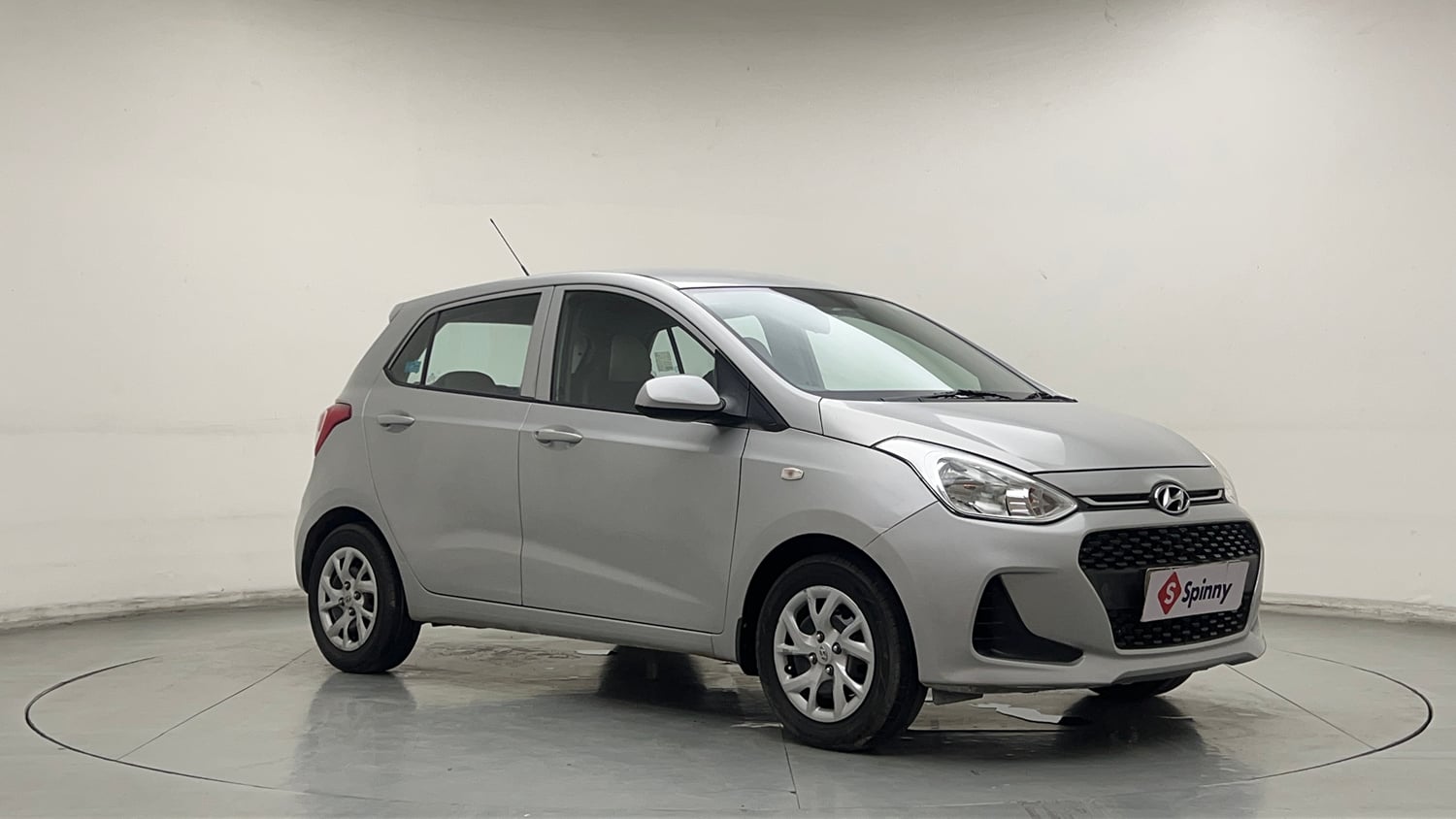 Used 2018 Hyundai Grand i10 Magna 1.2 Kappa VTVT CNG (outside fitted) Cng Manual exterior RIGHT FRONT CORNER VIEW
